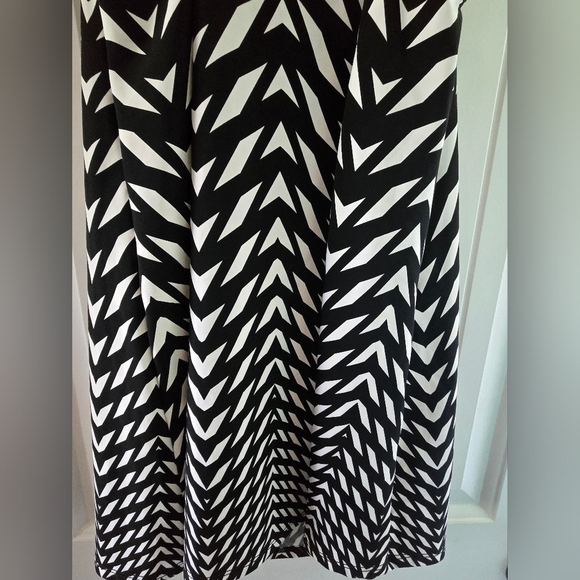 Kenneth Cole New York Black and White Cold Shoulder Mini Dress - Picture 5 of 6